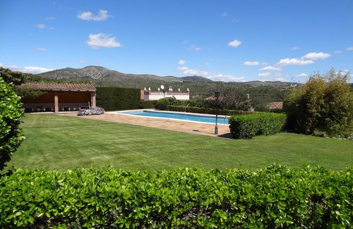 Cubelles Villa | Tenis-Voley-Basquet privado, Piscina Climatizada., Sauna con Aromaterapia