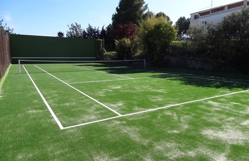 Cubelles Villa | Tenis-Voley-Basquet privado, Piscina Climatizada., Sauna con Aromaterapia