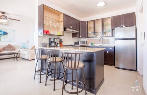 Colina del Sol Casa | Private Terrace | BBQ | Pool | Walk to Beach