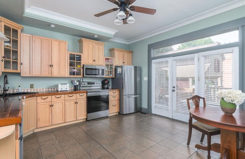 Eastside Casa | ★Private terrace & parking ★ at this Historic 1800's Townhome in ❤︎ of City