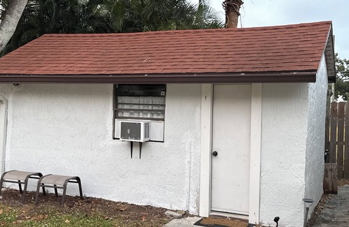 Melbourne Cabaña | Private Tiny-Home, bath, mini kitchen, twinbed, desk, micro, FIT, MLB, 3m2 beach