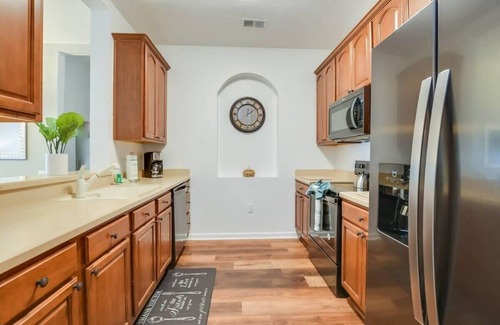 Florida Central Atlantic Coast Apartamento | Sparkling Clean, Private on Top Floor. CDC Cleaning, Steps from Clubhouse 2VC500