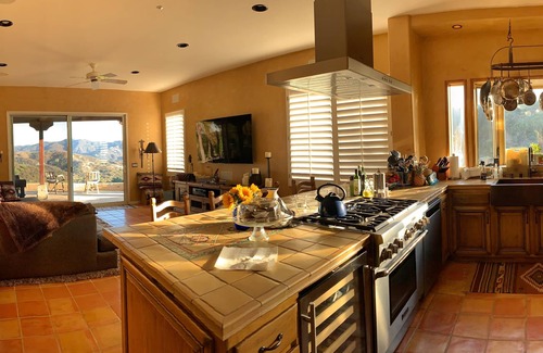 Topanga Casa | Private Topanga / Malibu Dream Home en State Park con vistas increíbles, piscina y spa