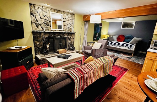 Truro Apartamento | Private Truro apt near Corn Hill Beach & Ptown, dog-friendly--laundry & parking!