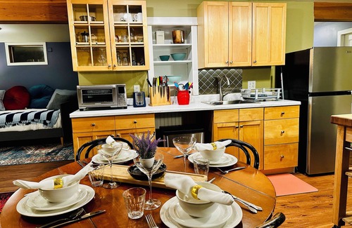 Truro Apartamento | Private Truro apt near Corn Hill Beach & Ptown, dog-friendly--laundry & parking!