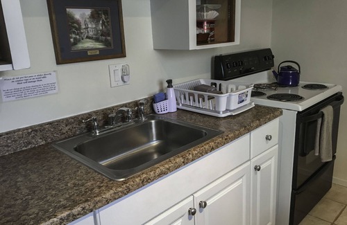 Ahwahnee Cabaña | Private two bedroom cottage off Historic Highway 49.