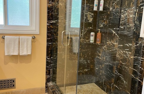 Los Altos Hills Apartamento | Private Unit full bath patio