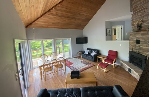 Mapleton Cabaña | Private Upper Lakehouse/Cottage on Conestogo Lake