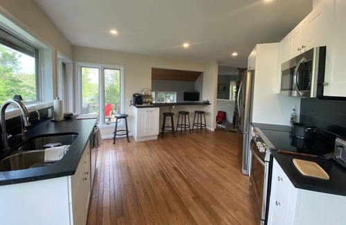 Mapleton Cabaña | Private Upper Lakehouse/Cottage on Conestogo Lake