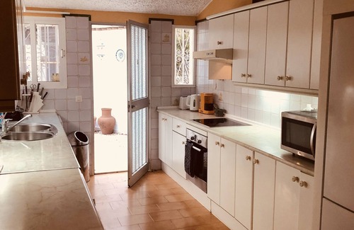 Bahia de Casares Villa | Villa privada en 1/2 acre de jardines subtropicales. Magníficas vistas al mar y piscina grande