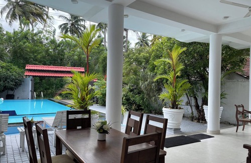 Kaduruduwa Villa | Private Villa for Families or Groups Stay nNear unawatuna Beach 5Bed rooms pool