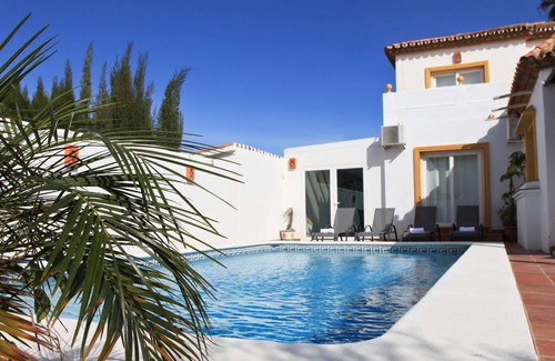 Buenas Noches Villa | Villa de lujo. Jacuzzi, gimnasio, piscina privada, estacionamiento seguro, central.