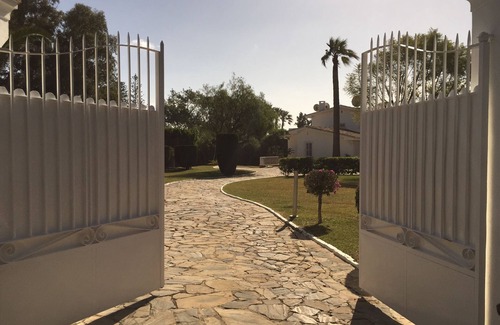 Guadalmina Villa | Villa privada en zona exclusiva, con piscina, tenis y acceso directo a la playa.