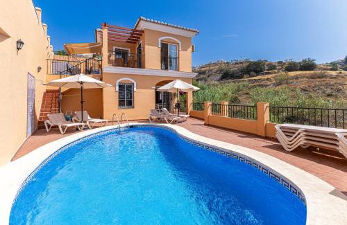 Torrox Chalet De Esquí | Private villa in Tamango Hill