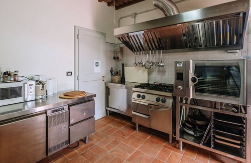 Castelnuovo Berardenga Villa | Private Villa with hot tub, private pool, A/C, WIFI, TV, patio, panoramic view, close to Siena