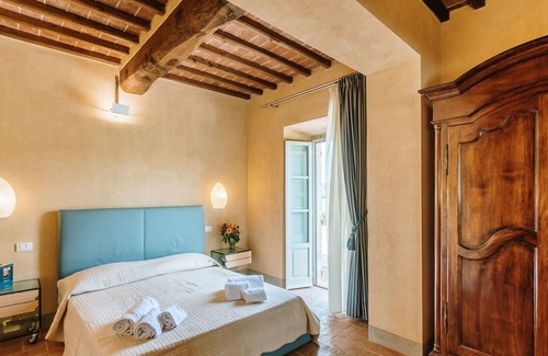 Castelnuovo Berardenga Villa | Private Villa with hot tub, private pool, A/C, WIFI, TV, patio, panoramic view, close to Siena