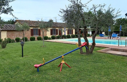 Cortona Old Town Villa | Casa de vacaciones privada con A/C, piscina privada, WIFI, TV, patio, vista panorámica
