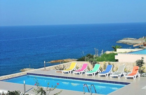 Esentepe Villa | Villa privada con piscina climatizada, 3 baños, WiFi gratis y TV del Reino Unido, aire acondicionado en todas las habitaciones