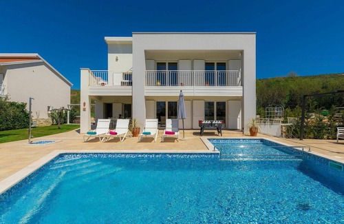 Diminici Villa | Casa de vacaciones privada con piscina privada, jacuzzi, WIFI, A/C, TV, terraza, vista panorámica