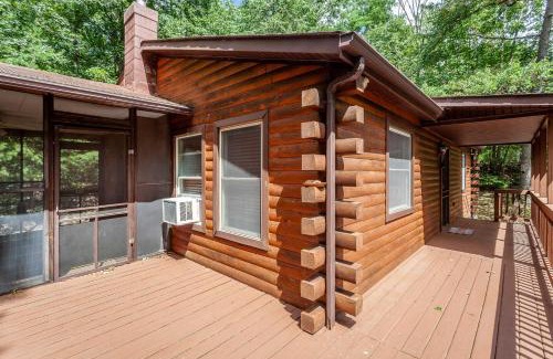 Luray Casa | Private w Screened Porch Deck & Pet-Friendly