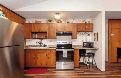 Luray Cabina | Private w Screened Porch, Deck & Pet-Friendly!