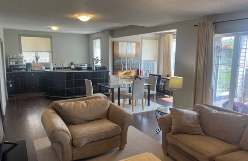 Southeast Calgary Casa | Private Walkout Suite with a View