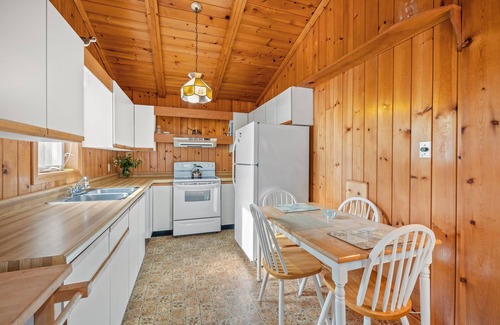 Queens County Cabaña | Private Waterfront Cottage on the lake