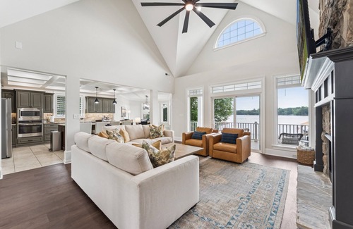 Lake Norman of Catawba Casa | Private Waterfront Home with Pool, Hot Tub - ideal for up to 16