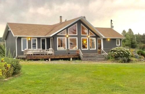 Richmond County Chalet De Esquí | Private Waterfront Luxury with Hot Tub and Barrel Sauna