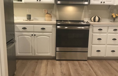 McMinnville Casa | Private Wine country daylight basement (1 bd, 1 ba, kitchen, living, patio)