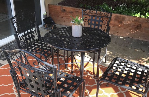 McMinnville Casa | Private Wine country daylight basement (1 bd, 1 ba, kitchen, living, patio)