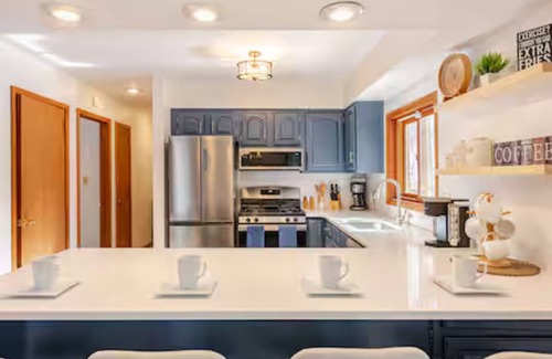 East Stroudsburg Cabina | Private Wooded Escape w/ Hot Tub + Fire Pit
