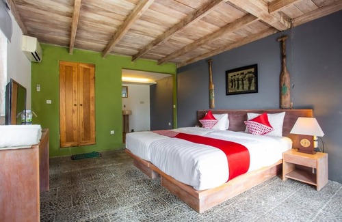 By Pass Ngurah Rai Casa | Cabaña privada de madera, estilo balinés clásico en Nusa Dua
