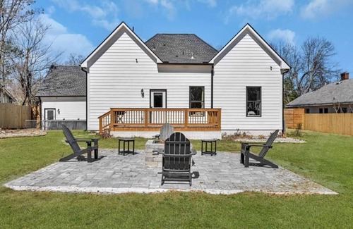 College Park Apartamento | Private Yard Fire Pit Grill 2 Ensuite