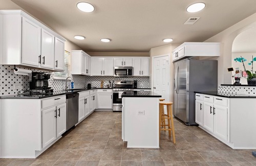 New Braunfels Casa | Spring Break! | Private Yard | WiFi | Monthly Stay