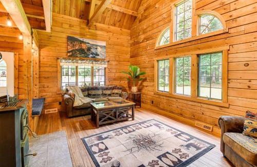 South Butler Casa | Private Yard Secluded Hannibal Cabin in the Pines