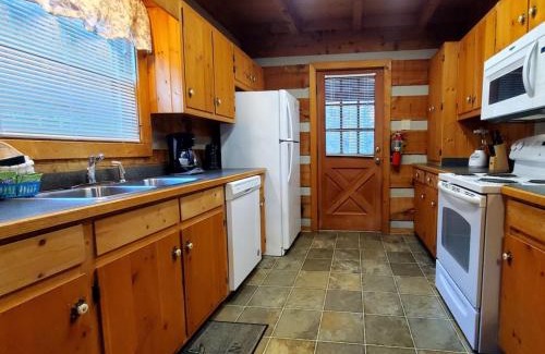 Gatlinburg Casa | Private yet walking distance to downtown