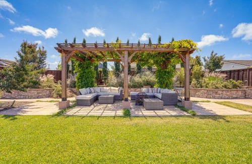 Hayward Casa | Private Zen Garden and Fireplace Chic Hayward Oasis