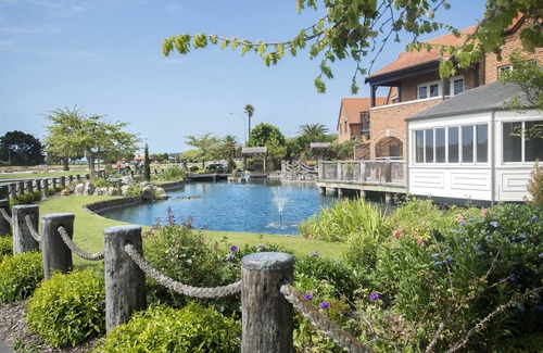Stoke Apartamento | Privately owned unit overlooking the Village green in the Monaco Resort premises
