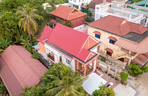 Siem Reap Villa | Privet Suite Villa + Wifi+Pickup Service