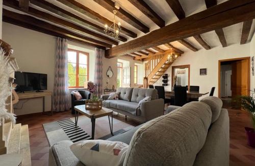 Parigne-lʼEveque Casa | Proche le Mans, Parigné l'Evêque,maison forestière, accueil chevaux possible 11 pers