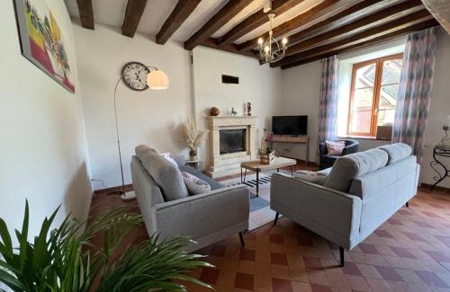 Parigne-lʼEveque Casa | Proche le Mans, Parigné l'Evêque,maison forestière, accueil chevaux possible 11 pers