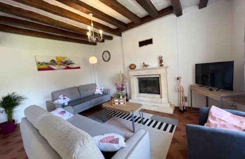Parigne-lʼEveque Casa | Proche le Mans, Parigné l'Evêque,maison forestière, accueil chevaux possible 11 pers