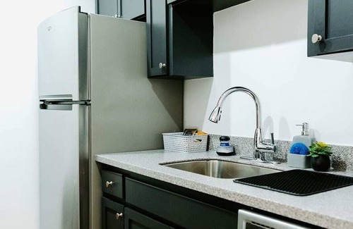 Edgehill Apartamento | Producer's Suite: Luxe Music Row Stay, Walk to Gulch!