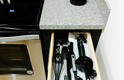 Edgehill Apartamento | Producer's Suite: Luxe Music Row Stay, Walk to Gulch!