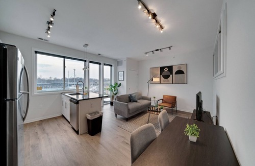 Brewerytown Apartamento | Professional 1BR Apartment I Free Parking I Pool