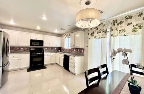 Rhodes Ranch Casa | Professional Clean Entire 3BR house! Close to shopping and Strip!