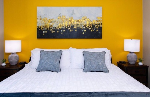Linda Vista Apartamento | Professional - King Bed - Pets - Near Hospitals