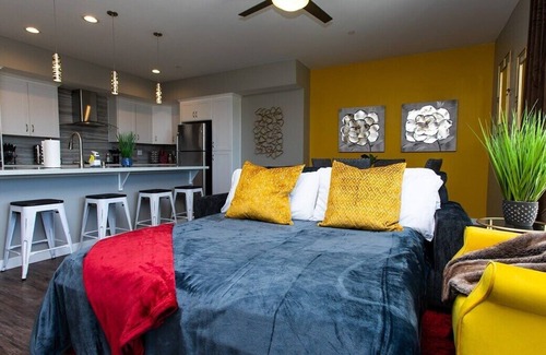 Linda Vista Apartamento | Professional - King Bed - Pets - Near Hospitals