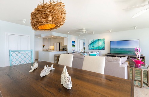 Diamond Head - Kapahulu - St. Louis Condominio | Decoración profesional, frente a la playa, Unidad doble en el piso 18.